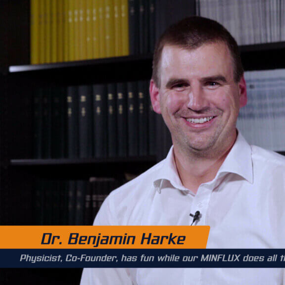 Dr. Benjamin Harke. Caption: Physicist, Co-Founder, has fun while MINFLUX does all the work